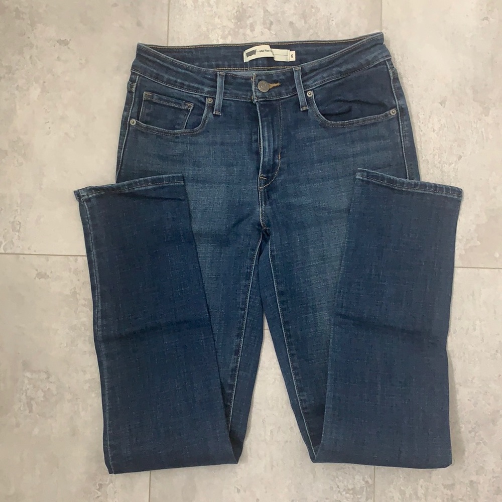 Levi’s mid-rise skinny jeans